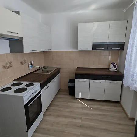 Pb Byvanie V Tichej Lokalite Blizko Vlakovej I Autobusovej Stanice Pb Považská Bystrica