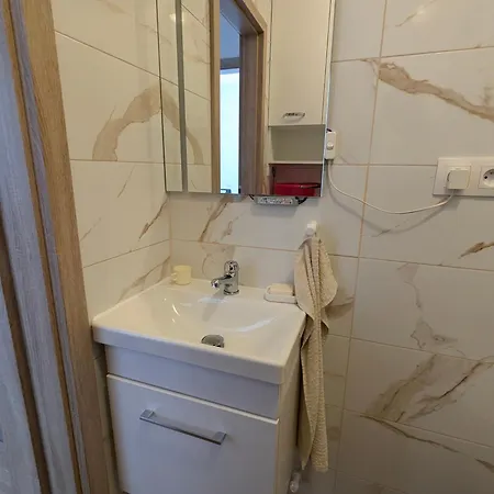 Pb Byvanie V Tichej Lokalite Blizko Vlakovej I Autobusovej Stanice Pb