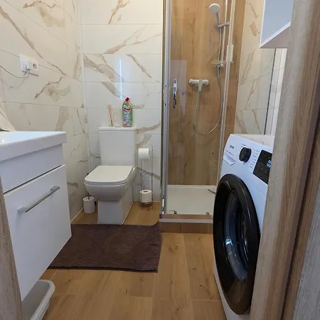 Pb Byvanie V Tichej Lokalite Blizko Vlakovej I Autobusovej Stanice Pb *