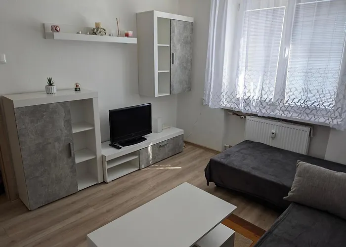 Apartament Pb Byvanie V Tichej Lokalite Blizko Vlakovej I Autobusovej Stanice Pb Považská Bystrica