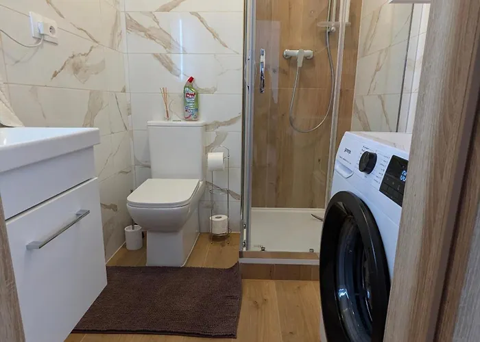 Pb Byvanie V Tichej Lokalite Blizko Vlakovej I Autobusovej Stanice Pb *